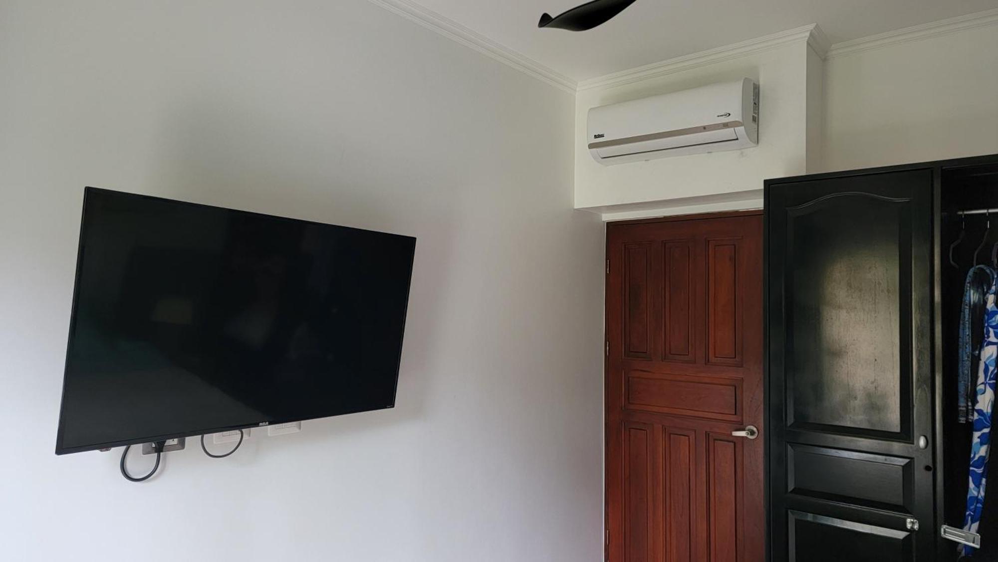 Beautiful Newly Refurbished 2 Bedroom 2 Bathroom 2nd Floor *