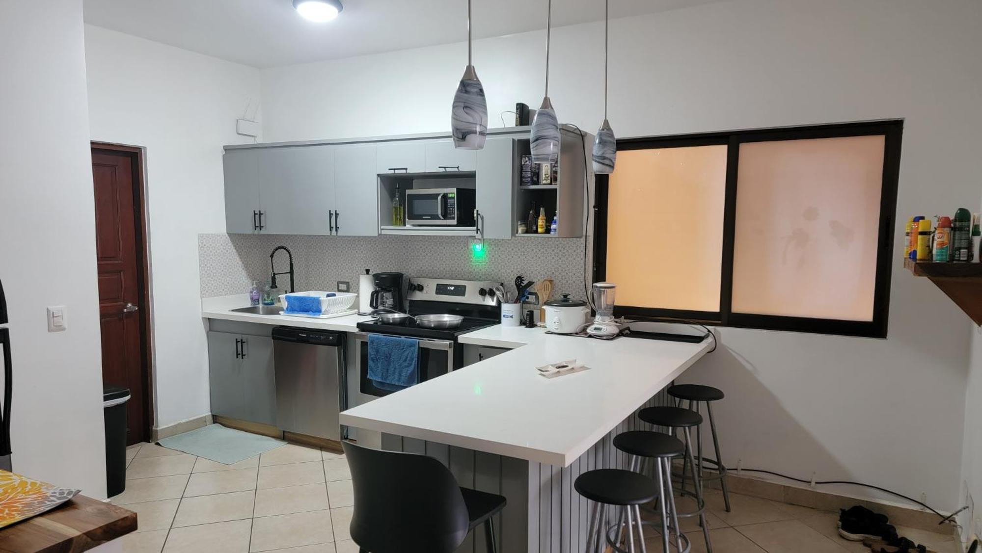 Beautiful Newly Refurbished 2 Bedroom 2 Bathroom 2nd Floor Apartment *